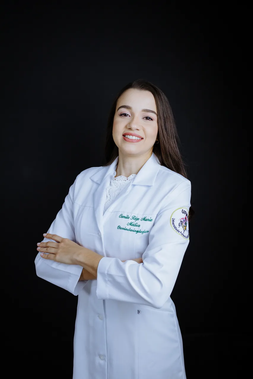 Dra. Camila Rêgo Muniz em retrato profissional
