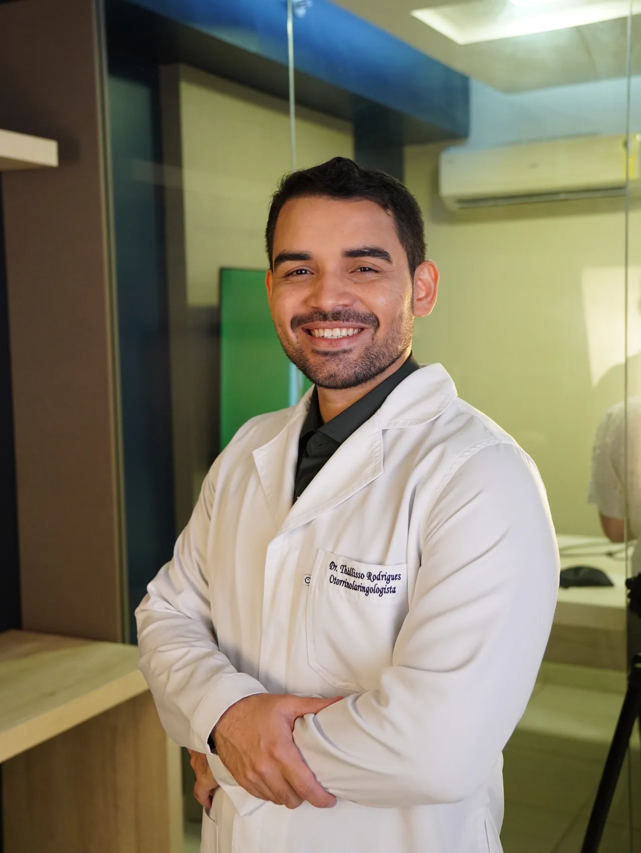 Dr. Thallisso Rodrigues em retrato profissional